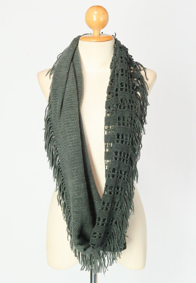 ผ้าพันคอไหมพรมทรงอินฟินิตี้ทูโทน - Warm Knit Infinity Scarf With Tassels