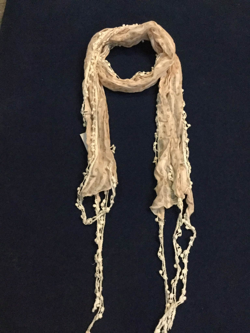 ผ้าพันคอแต่งพู่ลูกไม้ - Tassel Leafy Lace Scarf