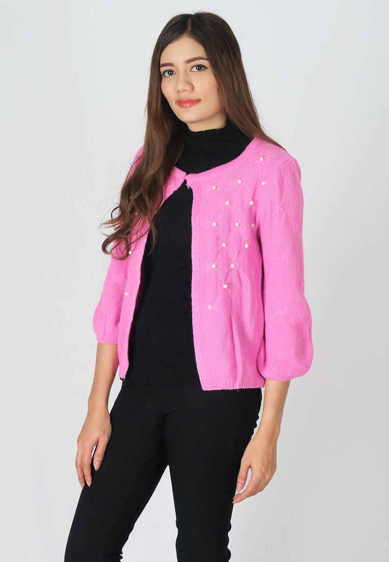 เสื้อกั๊กไหมพรมแต่งมุกทอลายโบว์ - Crop Knit Wool Cardigan With Mini Pearls