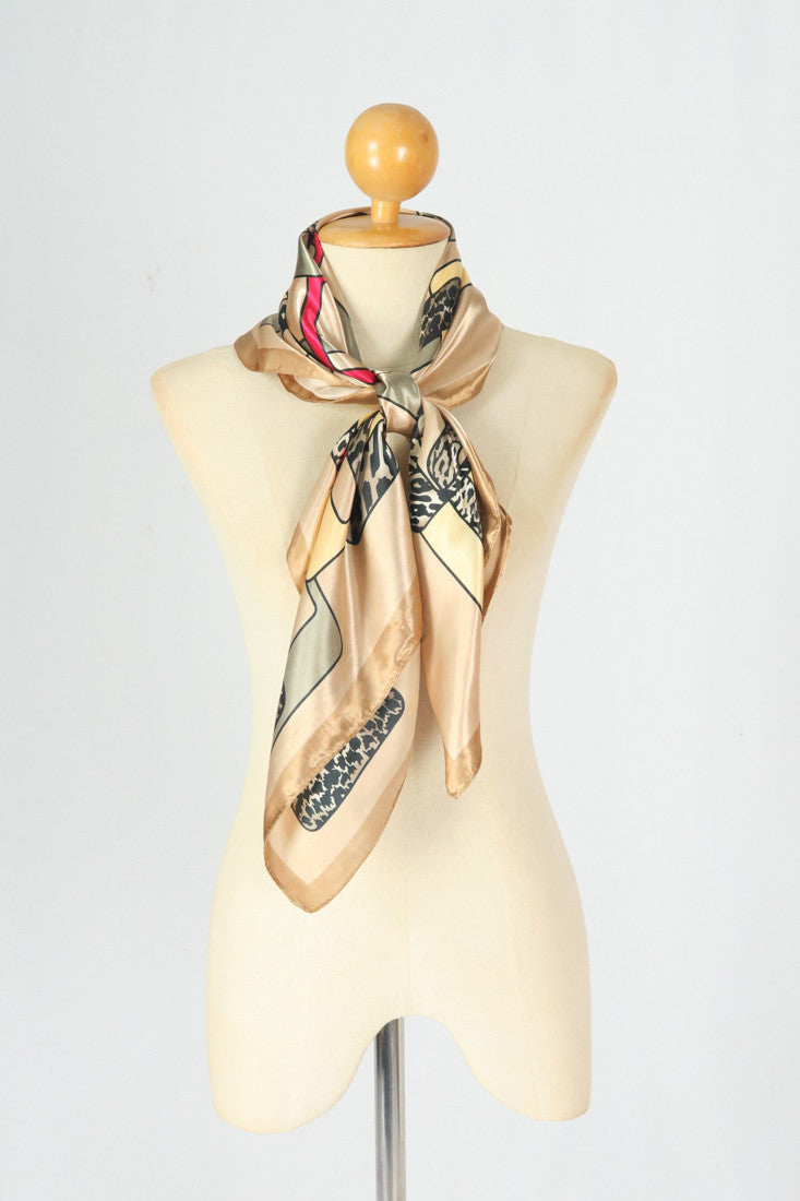 ผ้าพันคอซาตินแบบสี่เหลี่ยม - Satin Square Silk Scarf