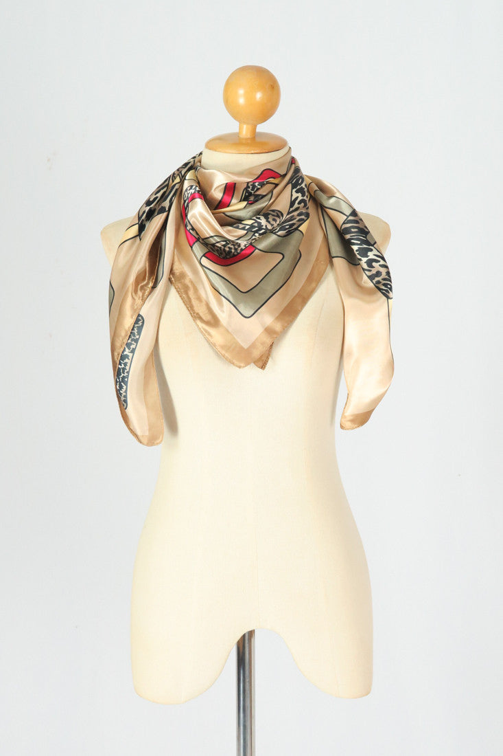 ผ้าพันคอซาตินแบบสี่เหลี่ยม - Satin Square Silk Scarf