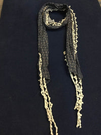 ผ้าพันคอแต่งพู่ลูกไม้ - Tassel Leafy Lace Scarf