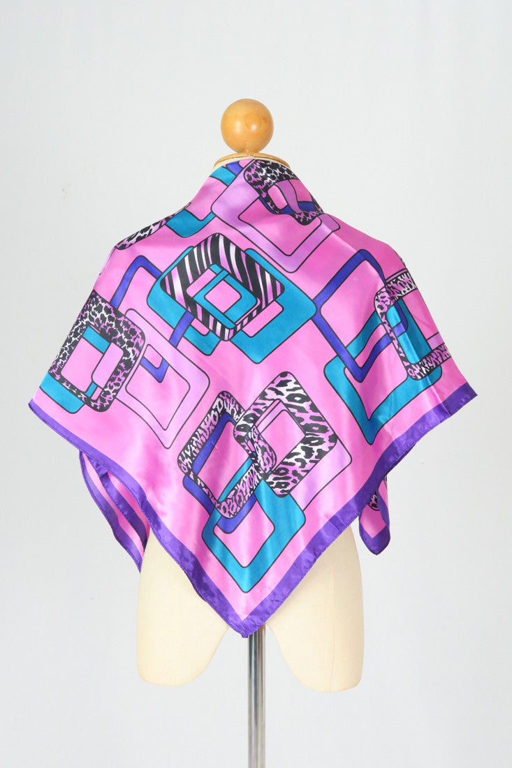 ผ้าพันคอซาตินแบบสี่เหลี่ยม - Satin Square Silk Scarf