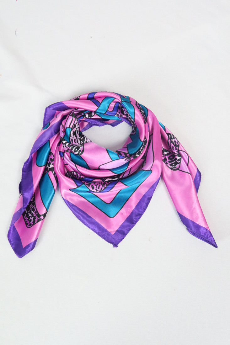 ผ้าพันคอซาตินแบบสี่เหลี่ยม - Satin Square Silk Scarf