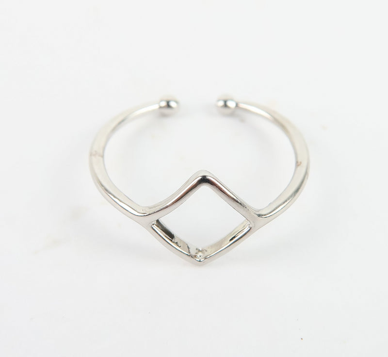 แหวนสแตนเลสสตีลเรียบหรู มีสไตล์ แหวนแฟชั่นผู้หญิง - No.594