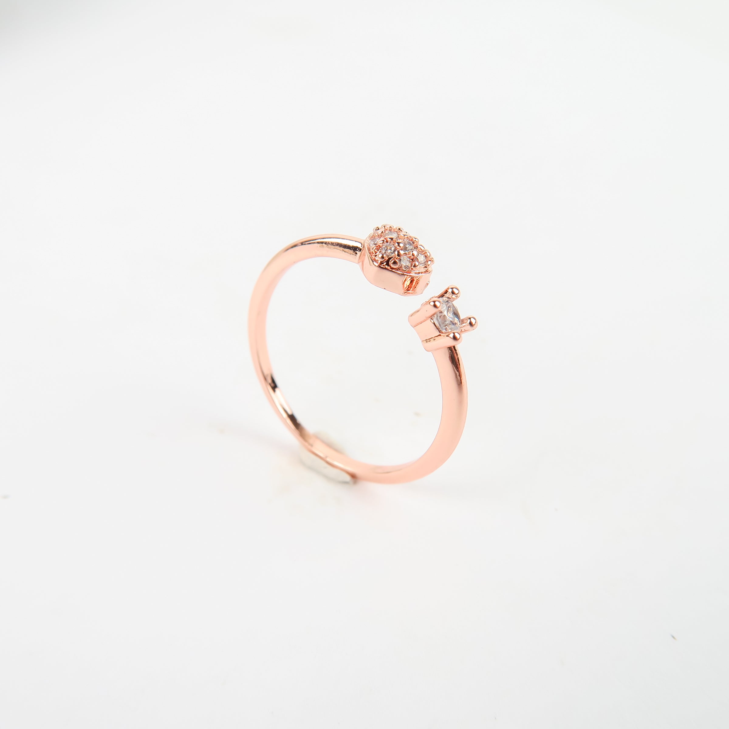 แหวนสแตนเลสสตีลเรียบหรู มีสไตล์ แหวนแฟชั่นผู้หญิง - No.5108