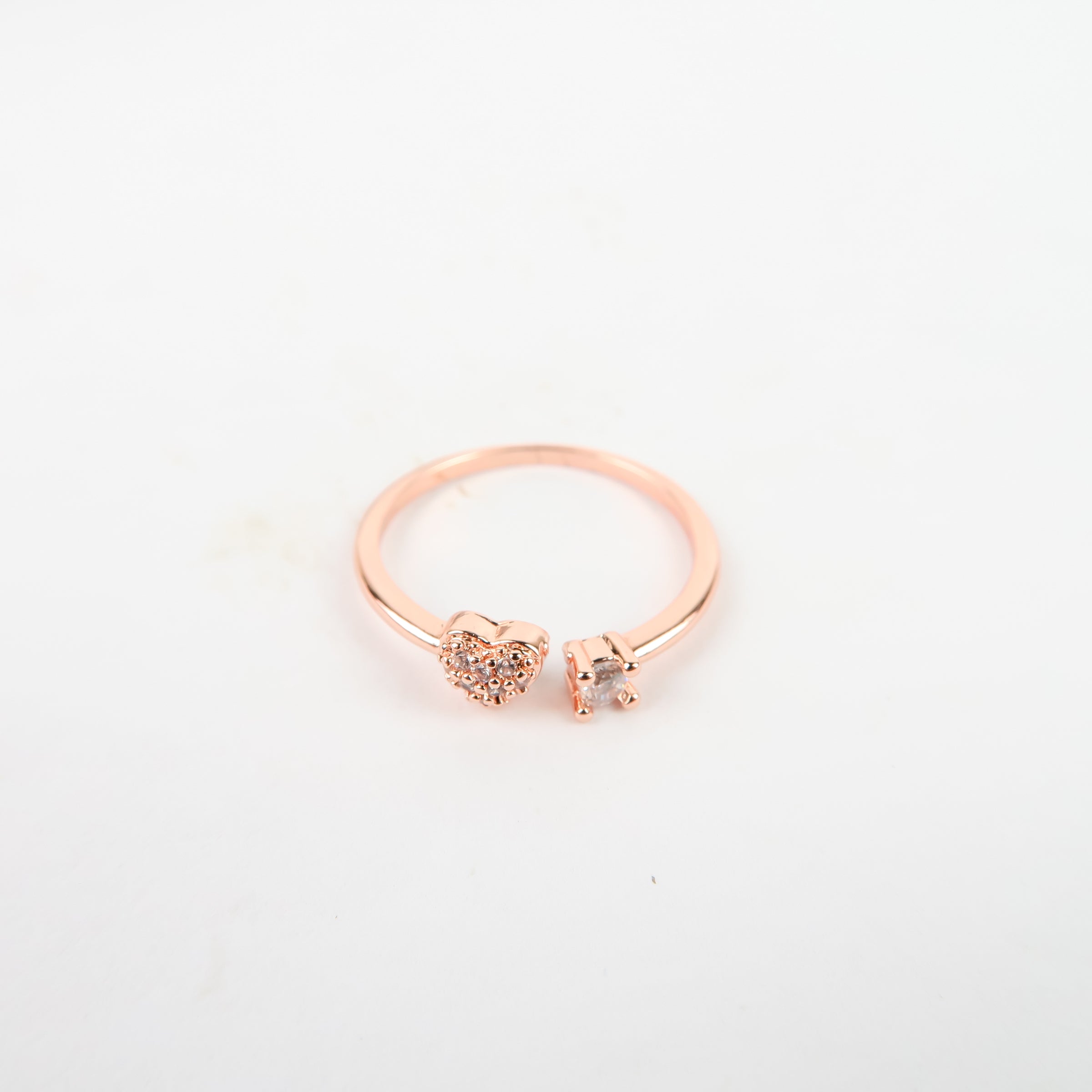 แหวนสแตนเลสสตีลเรียบหรู มีสไตล์ แหวนแฟชั่นผู้หญิง - No.5108