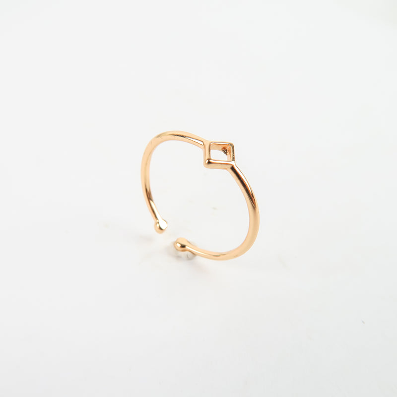 แหวนสแตนเลสสตีลเรียบหรู มีสไตล์ แหวนแฟชั่นผู้หญิง - No.5140
