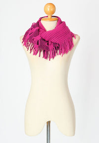 ผ้าพันคอทรงอินฟินิตี้ - Warm Knit Infinity Scarf With Tassels