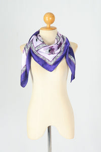 ผ้าพันคอซาตินแบบสี่เหลี่ยม - Satin Square Silk Scarf