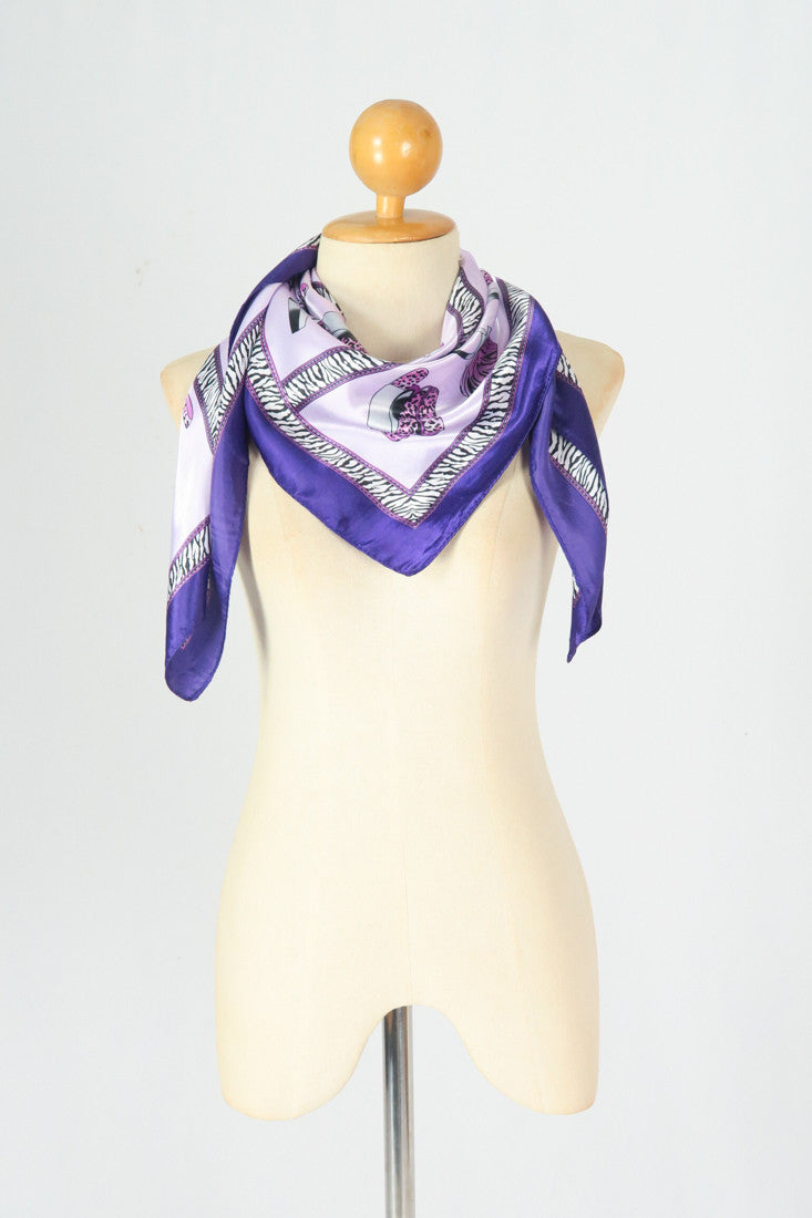 ผ้าพันคอซาตินแบบสี่เหลี่ยม - Satin Square Silk Scarf