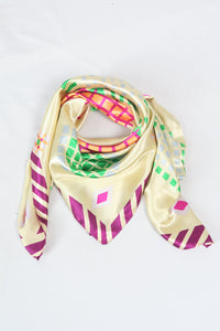 ผ้าพันคอซาตินแบบสี่เหลี่ยม - Satin Square Silk Scarf