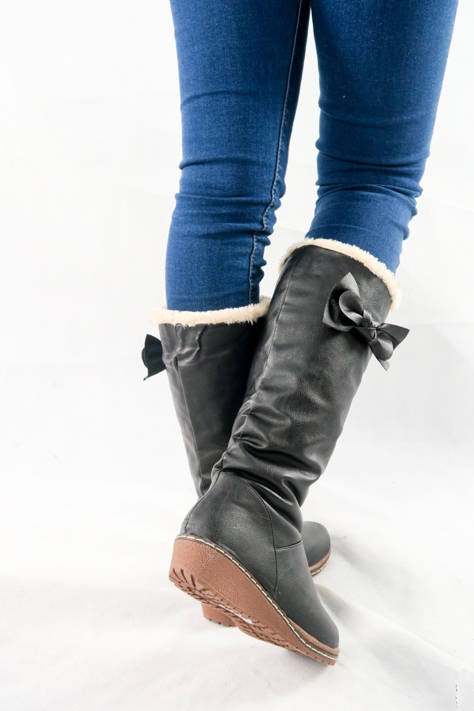 รองเท้าบูทหนังทรงสูงแต่งโบ - Classic Leather Flat To Low Heel Knee High Boots