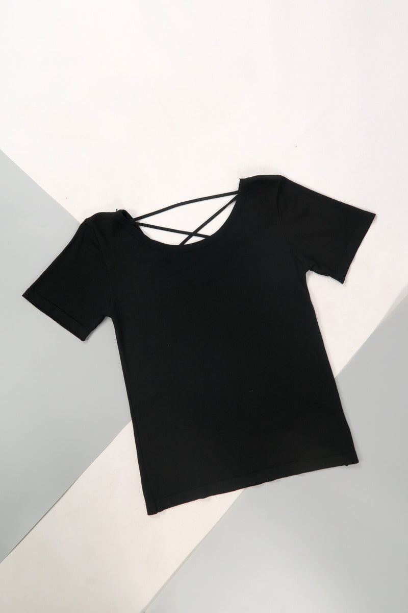 เสื้อยืดแฟชั่นสายไขว้ - Solid Cotton Cut Out T-Shirt Top