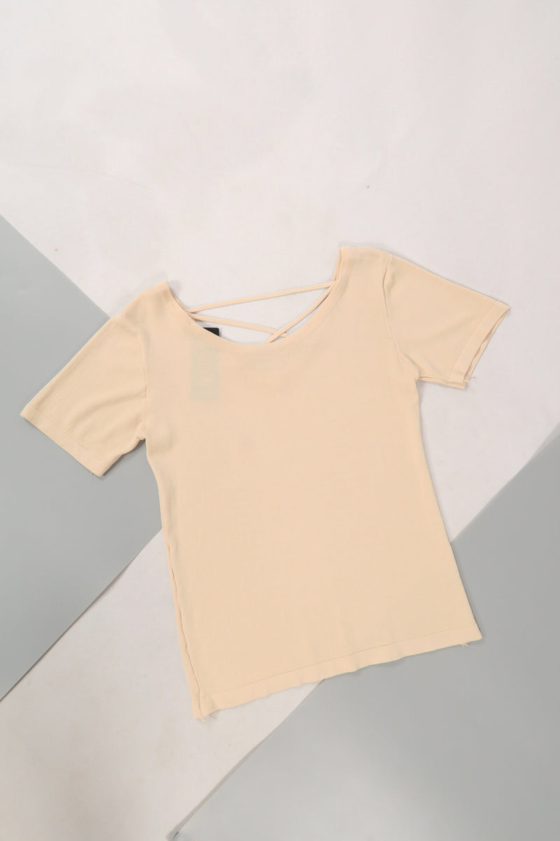 เสื้อยืดแฟชั่นสายไขว้ - Solid Cotton Cut Out T-Shirt Top