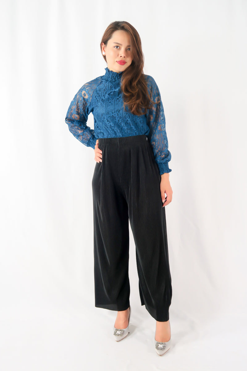 กางเกงขายาวทรงพีทเอวสม็อค  - Wide Leg Crop Long Pants