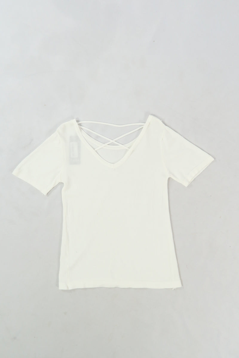 เสื้อยืดแฟชั่นสายไขว้ - Solid Cotton Cut Out T-Shirt Top
