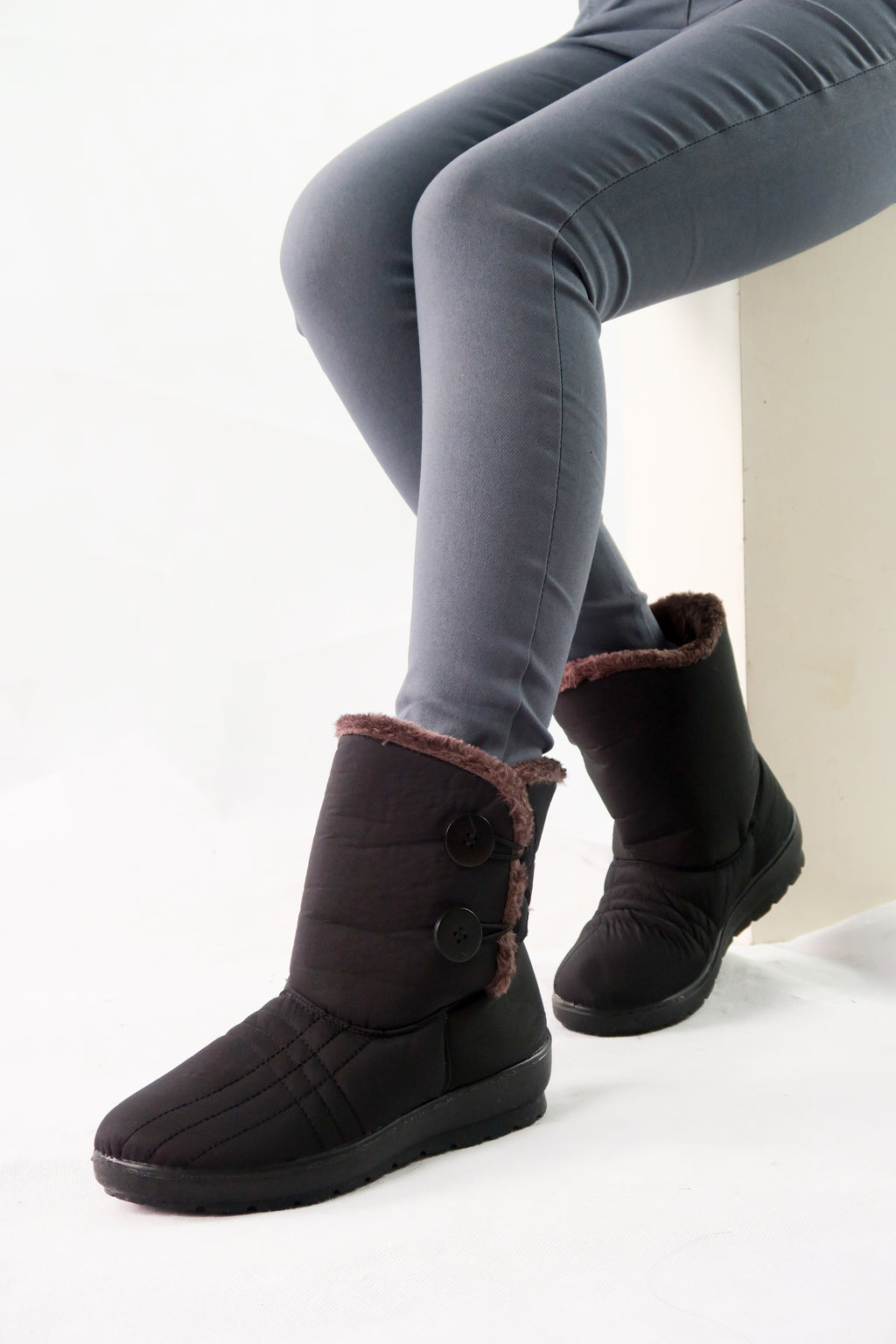 รองเท้าบูทกันหนาวแต่งกระดุมขนเฟอร์ 1602- Waterproof Button Faux Fur Lined Winter Boots