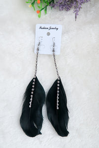 ต่างหู ห้อยระย้า เเต่งขนนก - Drop Earrings