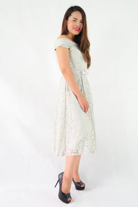 ชุดลูกไม้เปิดไหล่ - Off The Shoulder Lace Midi Dress