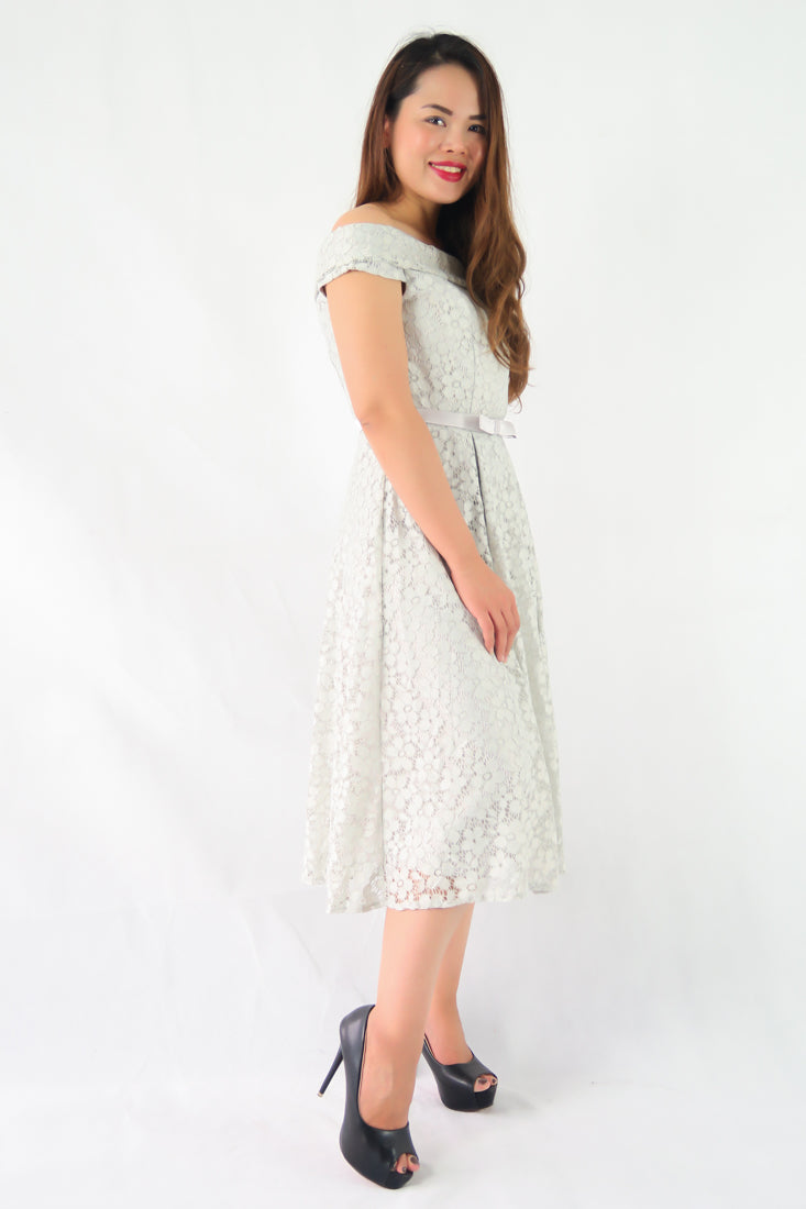 ชุดลูกไม้เปิดไหล่ - Off The Shoulder Lace Midi Dress