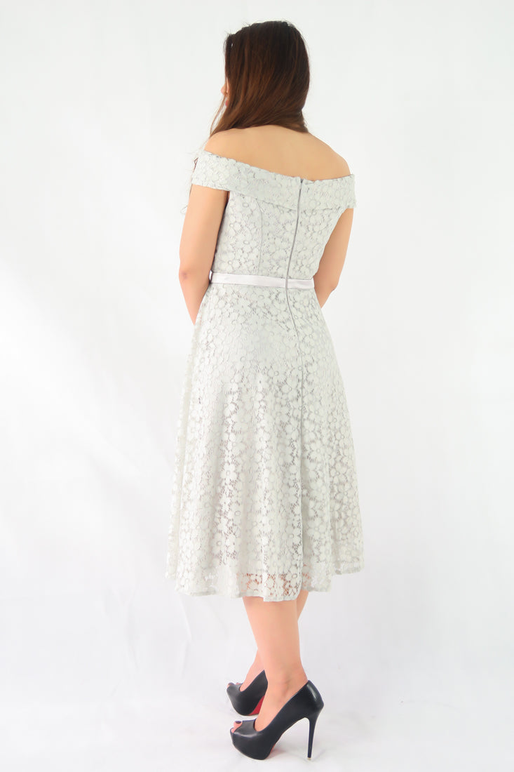 ชุดลูกไม้เปิดไหล่ - Off The Shoulder Lace Midi Dress