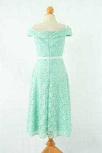ชุดลูกไม้เปิดไหล่ - Off The Shoulder Lace Midi Dress