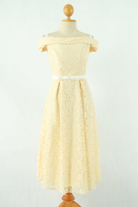 ชุดลูกไม้เปิดไหล่ - Off The Shoulder Lace Midi Dress