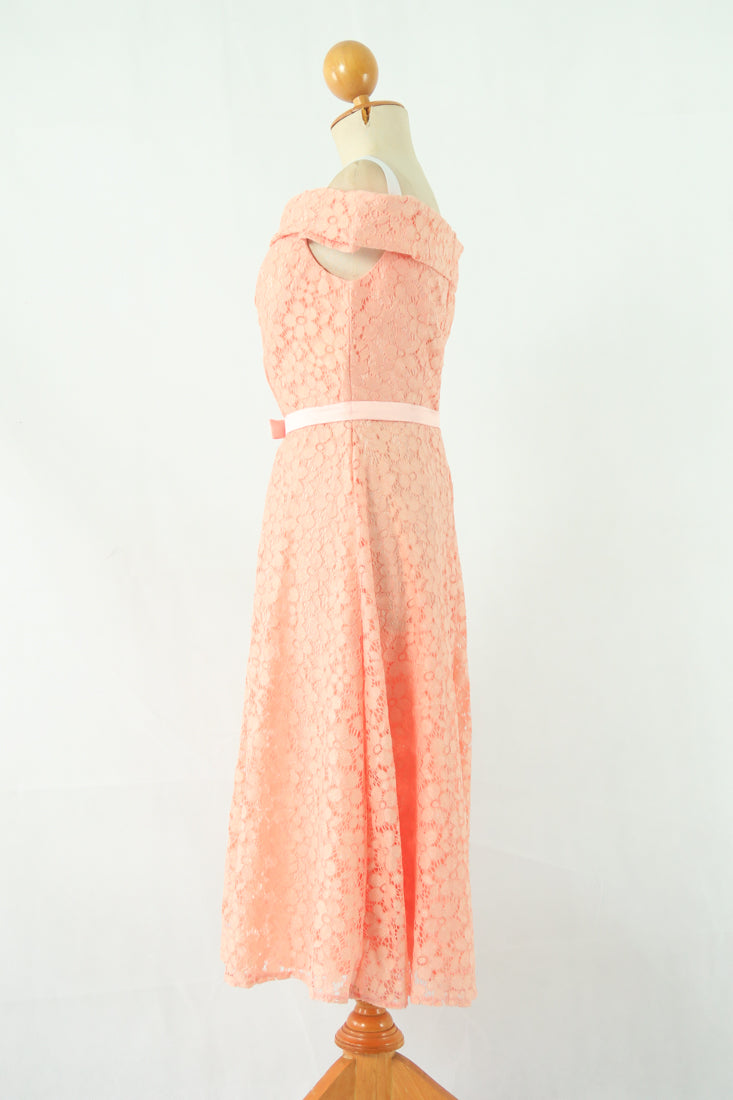 ชุดลูกไม้เปิดไหล่ - Off The Shoulder Lace Midi Dress