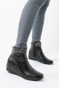 รองเท้าบูทหนังแต่งขนรุ่น 520 - Faux Fux Patent Leather Ankle Boots