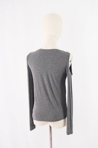 เสื้อยืดสีพื้นคอกลมเว้าไหล่ - Basic T-Shirt