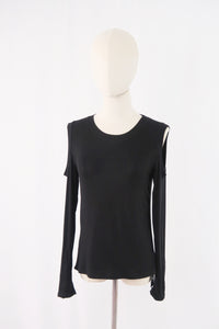 เสื้อยืดสีพื้นคอกลมเว้าไหล่ - Basic T-Shirt