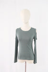 เสื้อยืดสีพื้นคอกลมเว้าไหล่ - Basic T-Shirt