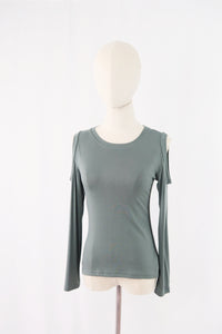 เสื้อยืดสีพื้นคอกลมเว้าไหล่ - Basic T-Shirt