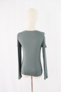 เสื้อยืดสีพื้นคอกลมเว้าไหล่ - Basic T-Shirt