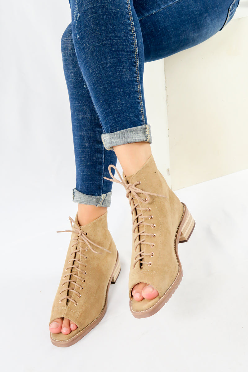 รองเท้าบูท แฟชั่นกันหนาว  - Lace Up Leather Ankle Boots