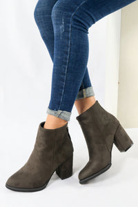 รองเท้าบูทแฟชั่นส้นสูงแต่งพู่ - Pointed Toe Mid Heel Ankle Booไปๅts