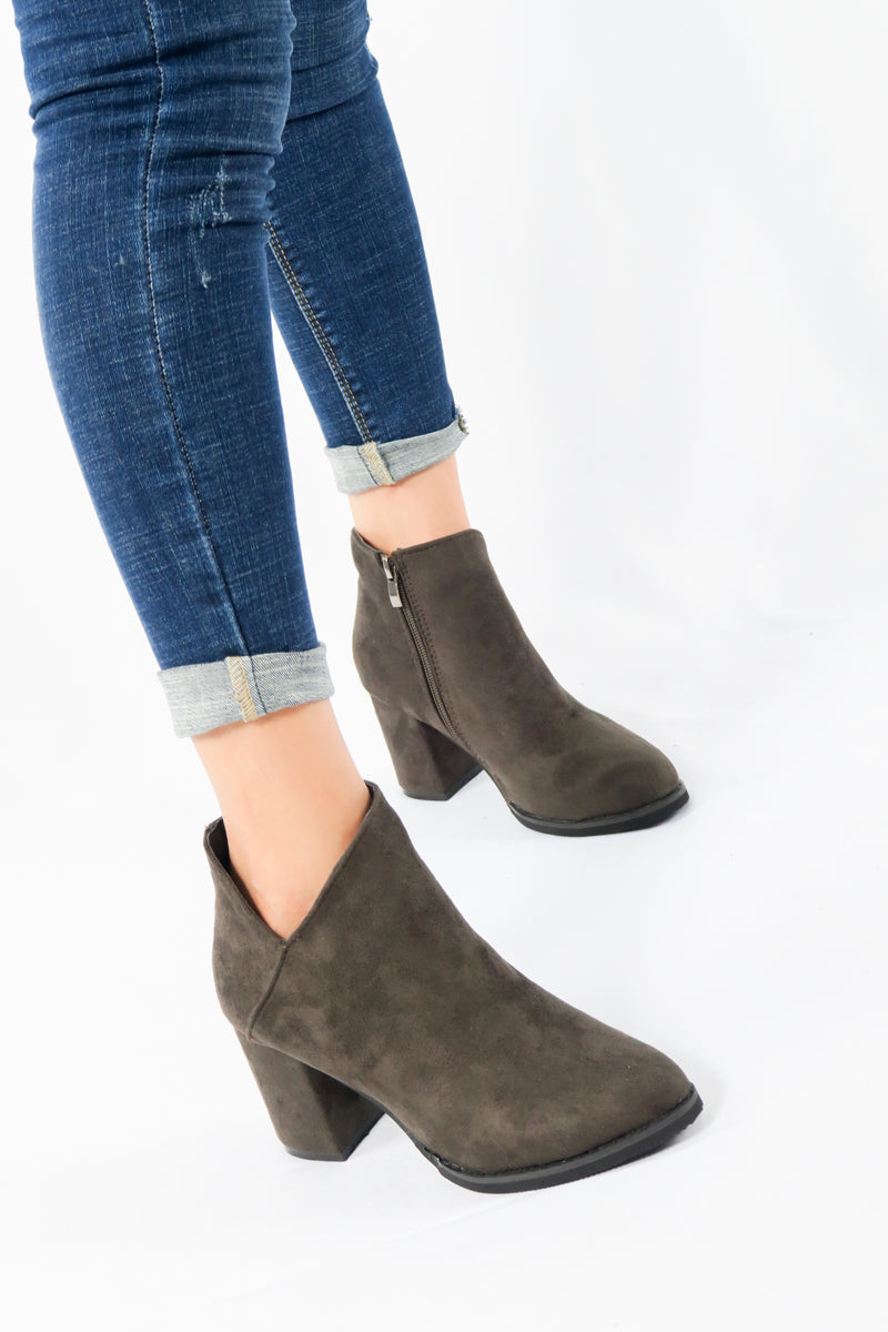 รองเท้าบูทแฟชั่นส้นสูง No. S-388- Pointed Toe Mid Heel Ankle Boots