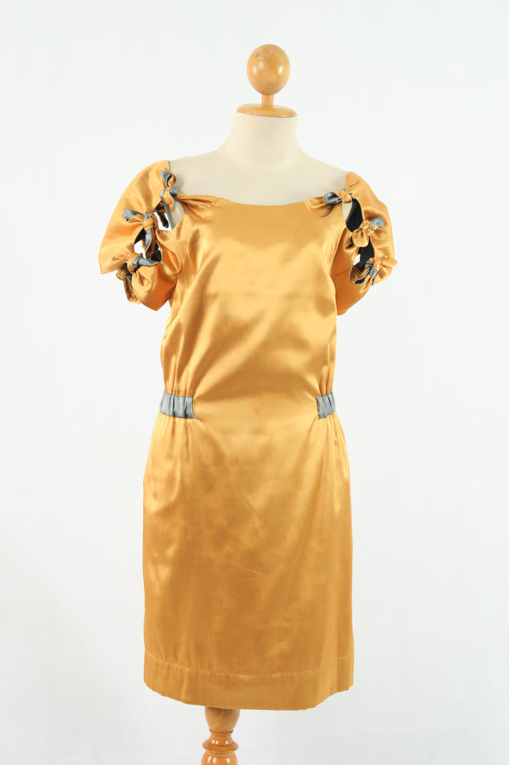 เดรสคอกลมเเขนในตัวเเต่งผูกโบว์ - Satin Evening Dress