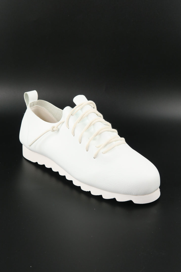 รองเท้าผ้าใบหนังแท้ สไตล์สปอร์ต - Minimalist Style Faux Leather Lace Up Canvas Shoes