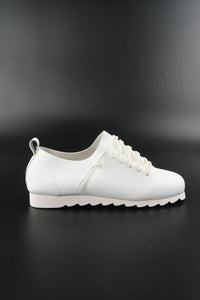 รองเท้าผ้าใบหนังแท้ สไตล์สปอร์ต - Minimalist Style Faux Leather Lace Up Canvas Shoes