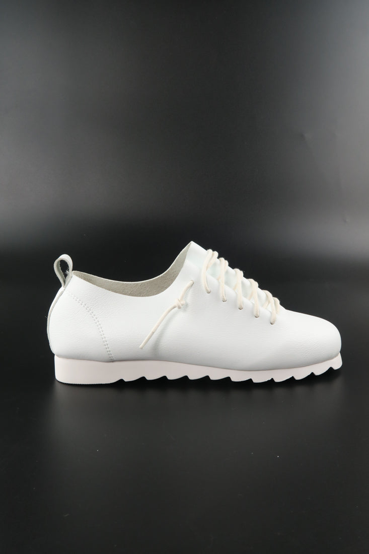 รองเท้าผ้าใบหนังแท้ สไตล์สปอร์ต - Minimalist Style Faux Leather Lace Up Canvas Shoes
