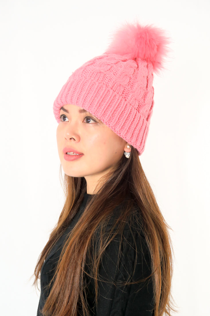 หมวกไหมพรม ทรงบีนนี่แต่งปอม แบบบุขนด้านใน - Thick Cable Knitted Fleece Lined Pom Pom Beanie Hat with Hair Tie