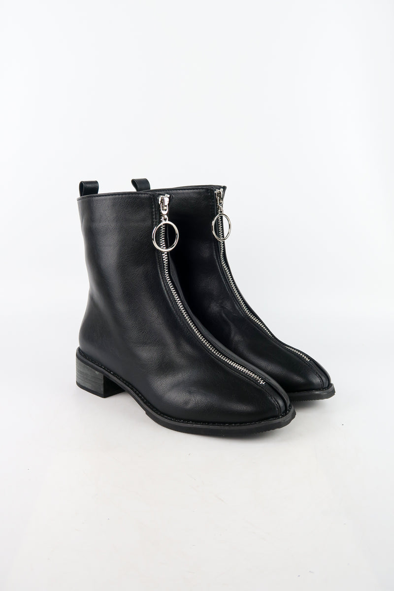 รองเท้าบูทหนังมีส้น แต่งซิปหน้า - Stylish Women's Short Boots With Buckle and Metal Design