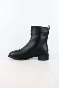 รองเท้าบูทหนังมีส้น แต่งซิปหน้า - Stylish Women's Short Boots With Buckle and Metal Design