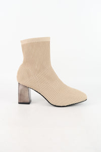 รองเท้าบูทแฟชั่นส้นสูง  - Pointed Toe Mid Heel Ankle Boots