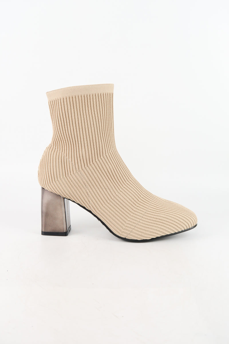 รองเท้าบูทแฟชั่นส้นสูง  - Pointed Toe Mid Heel Ankle Boots
