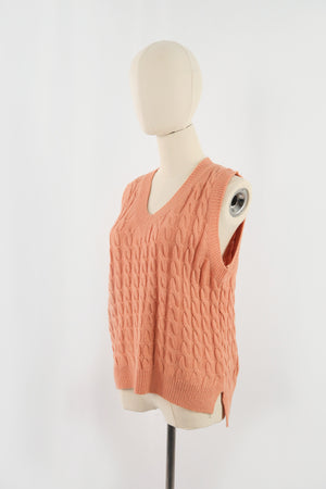เสื้อไหมพรมเเขนในตัว - Sleeveless Sweater