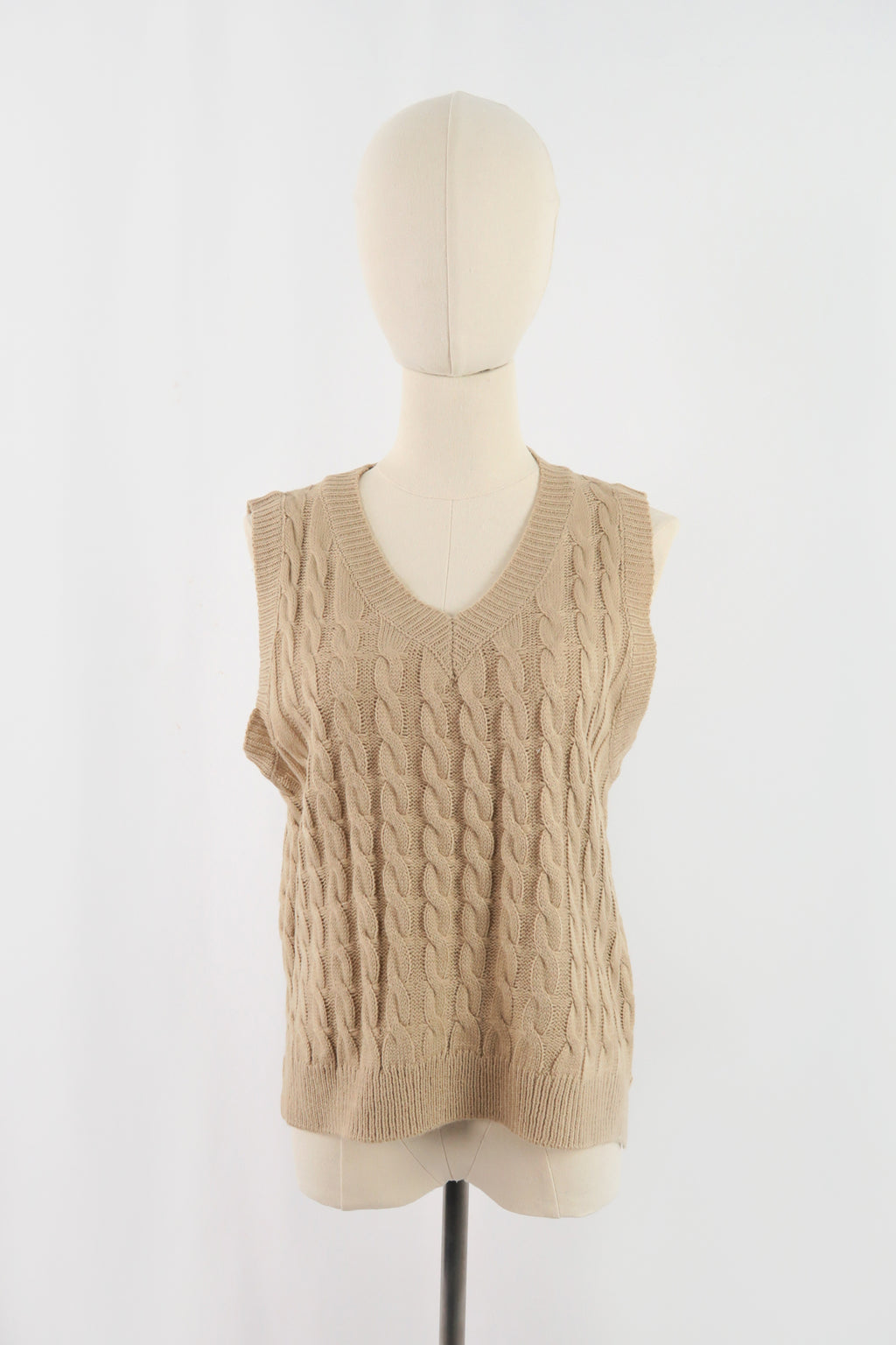 เสื้อไหมพรมเเขนในตัว - Sleeveless Sweater