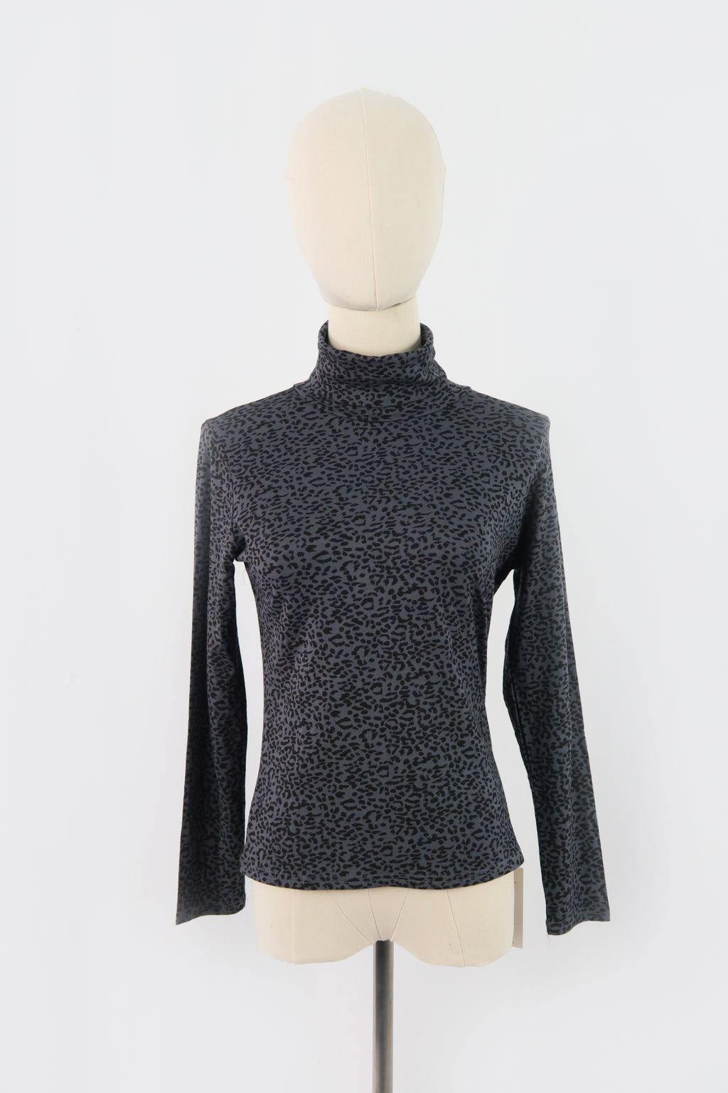 สเวตเตอร์ คอสูง แขนยาว - High-Neck Sweater